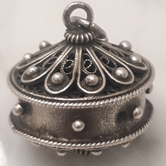 Antique Victorian Spanish 800 Silver Filigree Pomander Perfume Pendant Charm - Picture 4 of 8